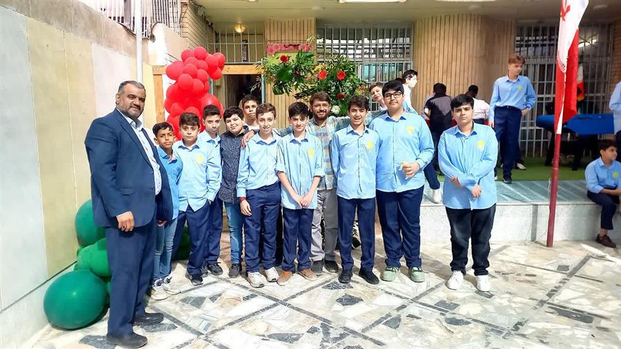 استقبال از دانش آموزان در روز اول مهرماه 1404