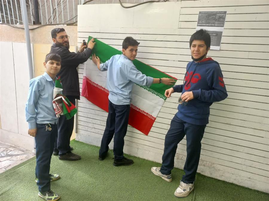 آذین بندی مدرسه به مناسبت ایام الله دهه فجر